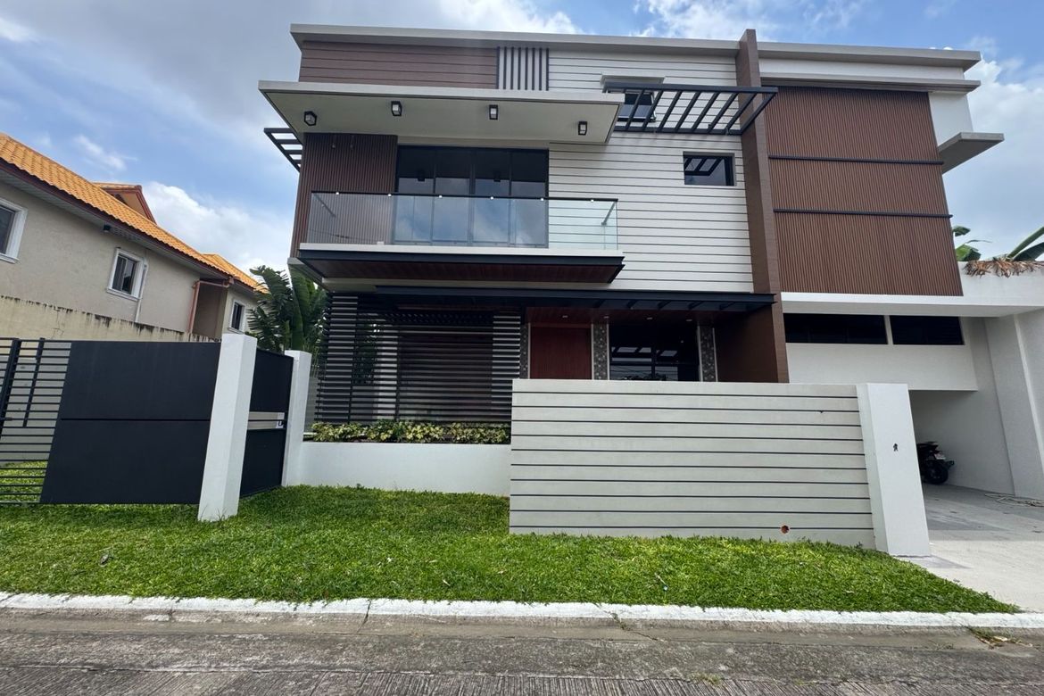 5 Bedroom House for Sale in BF Homes Parañaque, BF Homes, Parañaque, Metro Manila