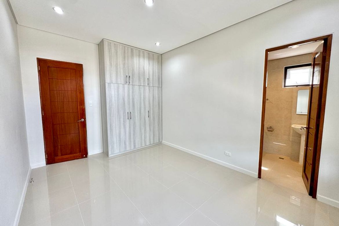 5 Bedroom House for Sale in BF Homes Parañaque, BF Homes, Parañaque, Metro Manila – photo 2