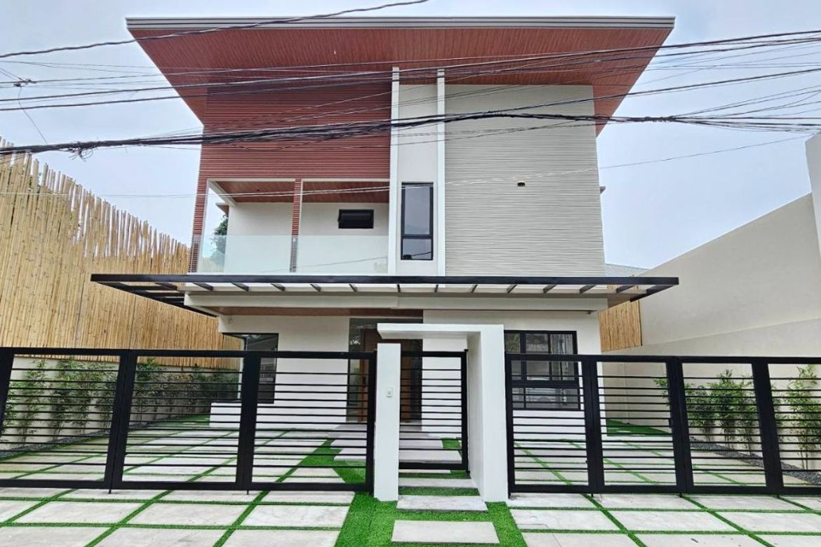 5 Bedroom House for Sale in BF Homes, Parañaque, Metro Manila