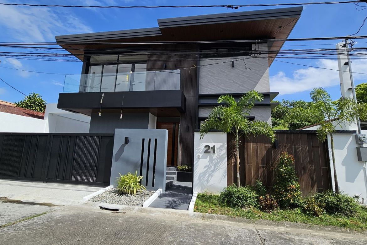 5 Bedroom House for Sale in BF Homes, Parañaque, Metro Manila