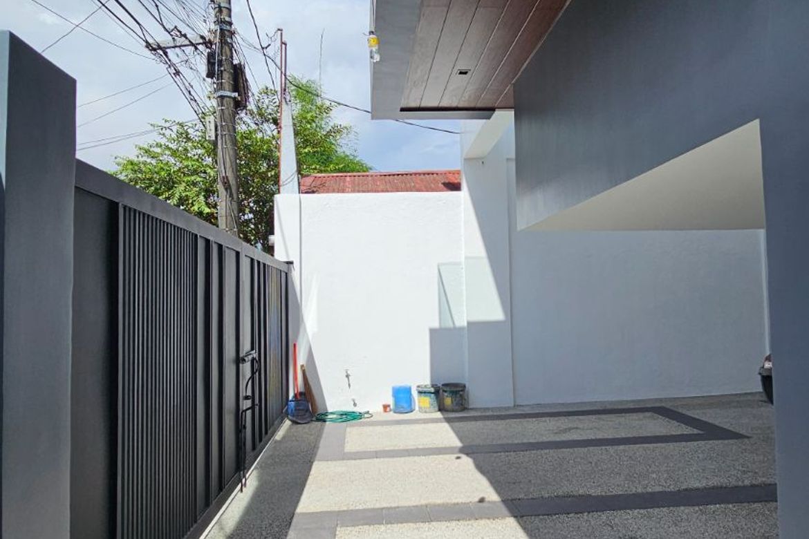 5 Bedroom House for Sale in BF Homes, Parañaque, Metro Manila – photo 4