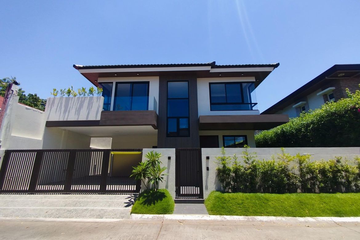 5 Bedroom House for Sale in BF Homes, Parañaque, Metro Manila