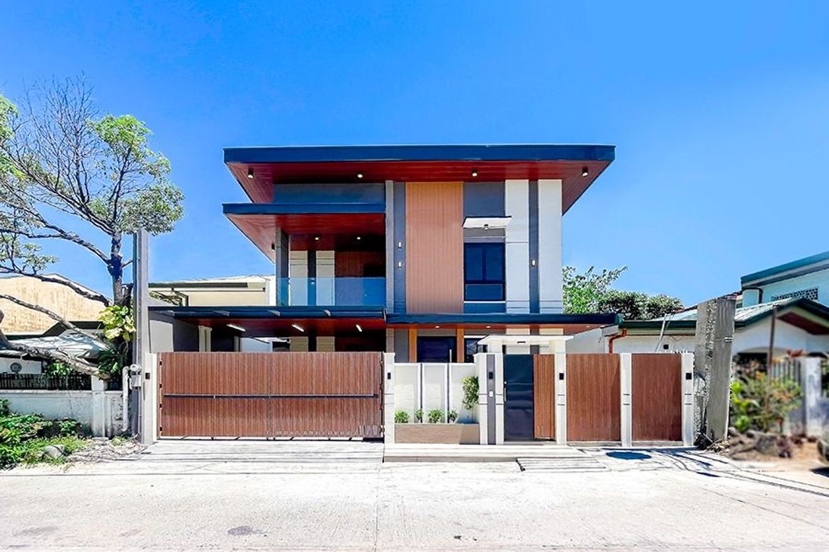 5 Bedroom House for Sale in BF Homes, Parañaque, Metro Manila
