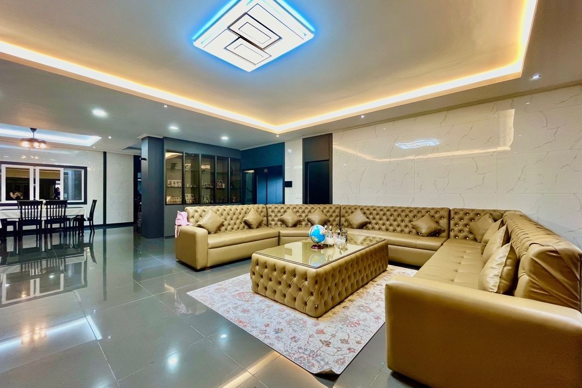 5 Bedroom House for Sale in BF Homes, Parañaque, Metro Manila – photo 2