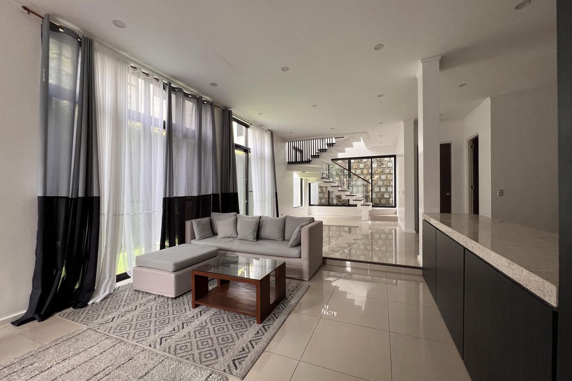 5 Bedroom House for Sale in BF Homes, Parañaque, Metro Manila – photo 2