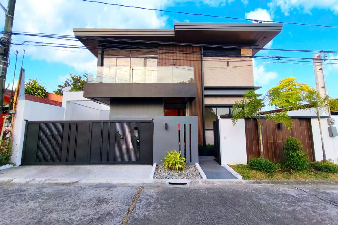 5 Bedroom House for Sale in BF Homes, Parañaque, Metro Manila