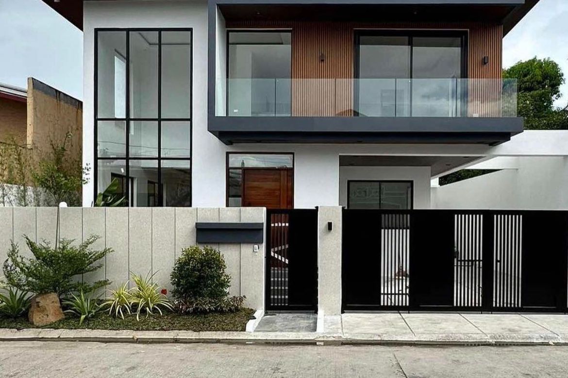 5 Bedroom House for Sale in BF Homes, Parañaque, Metro Manila
