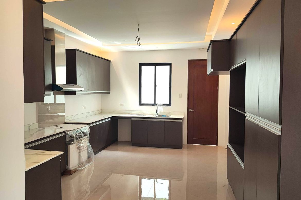 5 Bedroom House for Sale in BF Homes, Parañaque, Metro Manila – photo 8