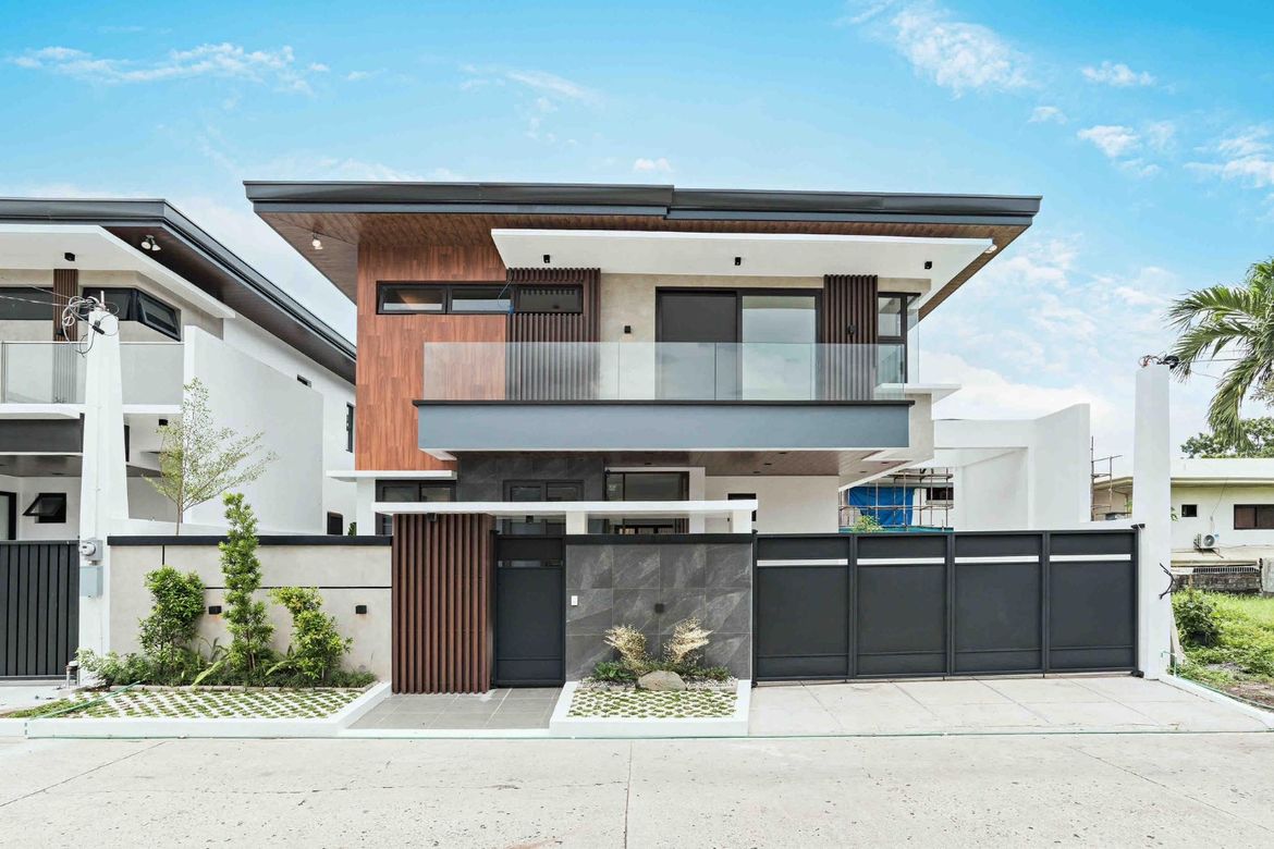 5 Bedroom House for Sale in BF Homes, Parañaque, Metro Manila