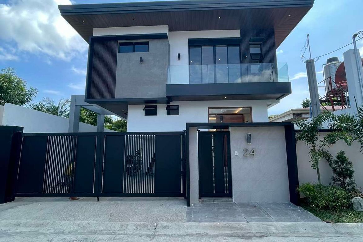 5 Bedroom House for Sale in BF Homes, Parañaque, Metro Manila