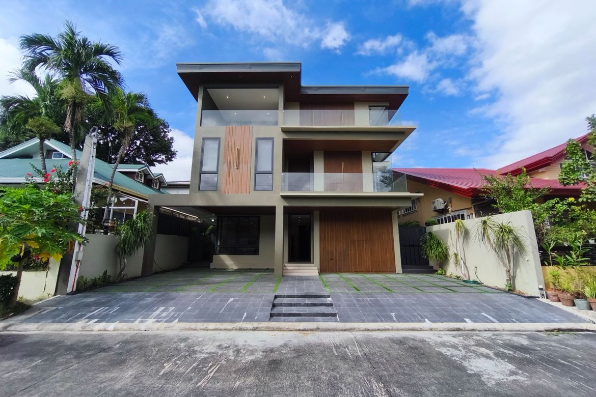 5 Bedroom House for Sale in BF Homes, Parañaque, Metro Manila