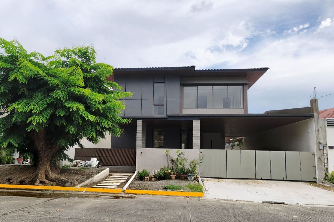 5 Bedroom House for Sale in BF Homes, Parañaque, Metro Manila