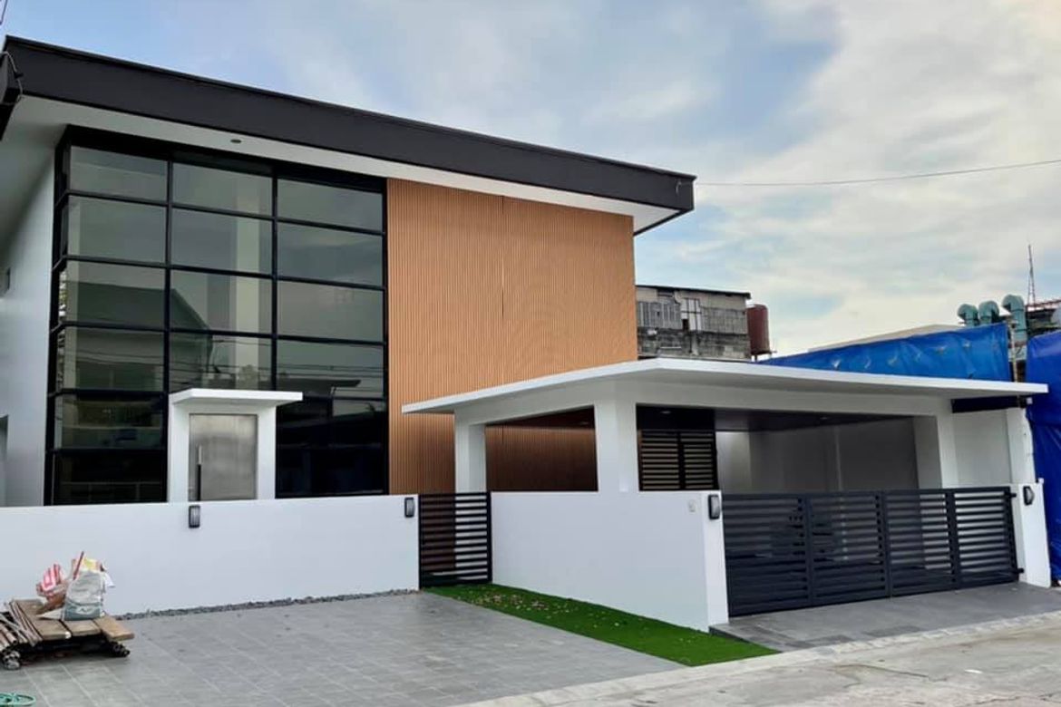 5 Bedroom House for Sale in BF Homes, Parañaque, Metro Manila