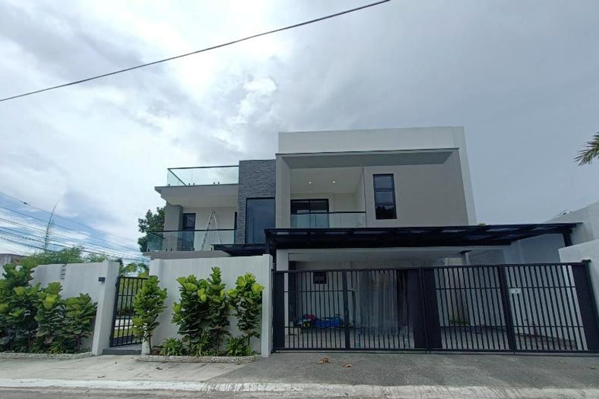 5 Bedroom House for Sale in BF Homes, Parañaque, Metro Manila – photo 2