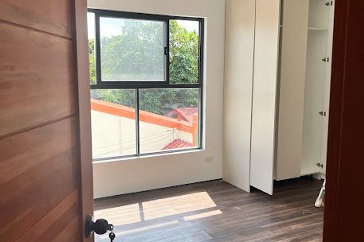 5 Bedroom House for Sale in BF Homes, Parañaque, Metro Manila – photo 8