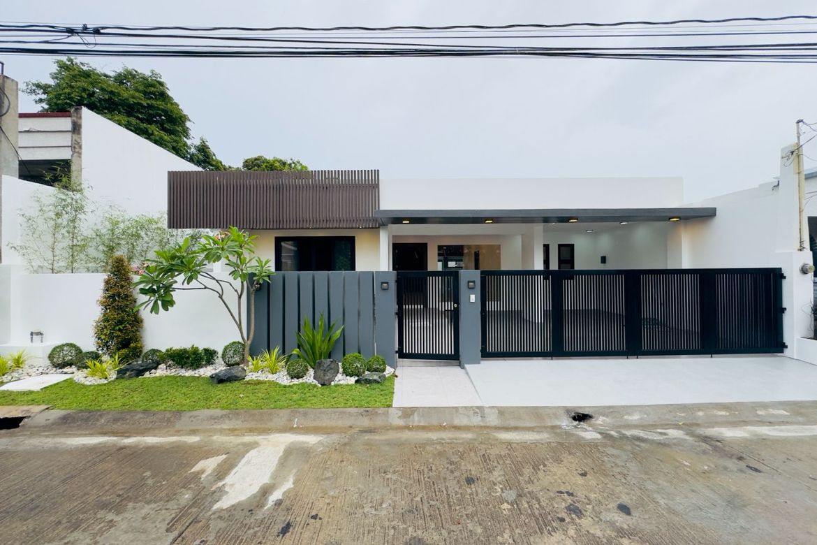 5 Bedroom House for Sale in BF Homes, Parañaque, Metro Manila