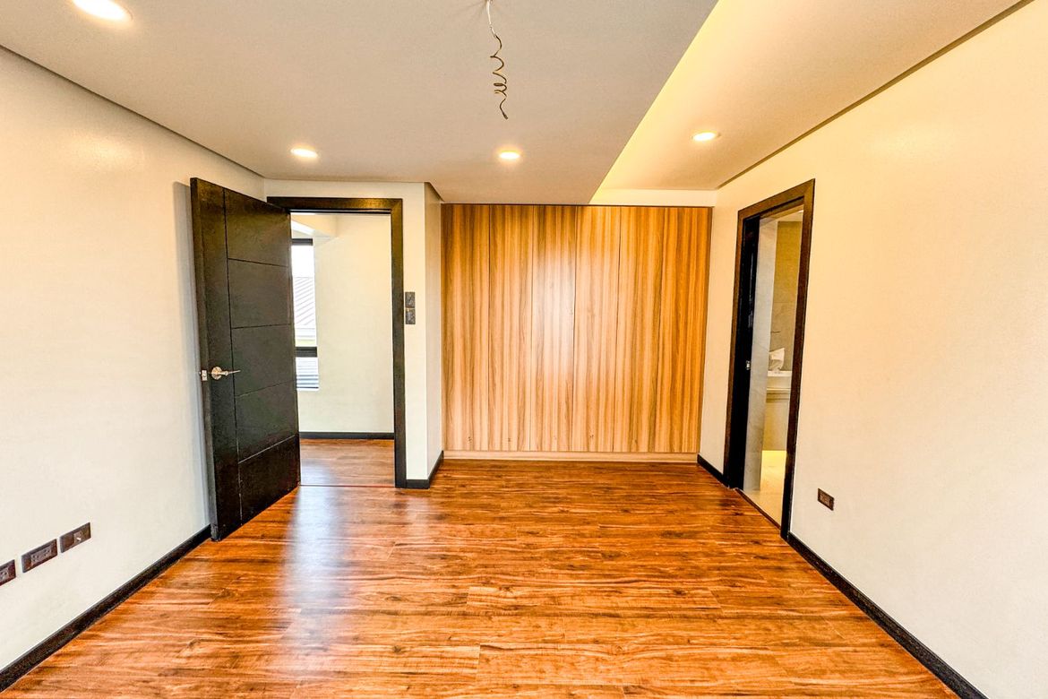 5 Bedroom House for Sale in BF Homes, Parañaque, Metro Manila – photo 3