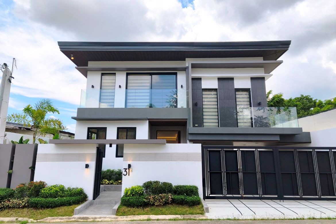 5 Bedroom House for Sale in BF Homes, Parañaque, Metro Manila