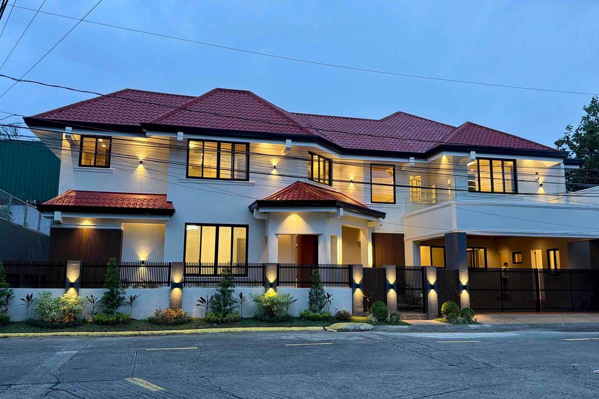 5 Bedroom House for Sale in BF Resort, Las Piñas, Metro Manila