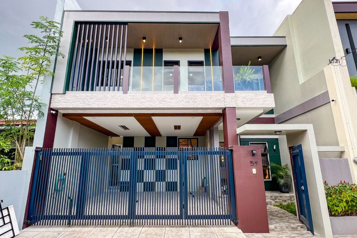 5 Bedroom House for Sale in BF Resort Village, Talon Dos, Las Piñas, Metro Manila