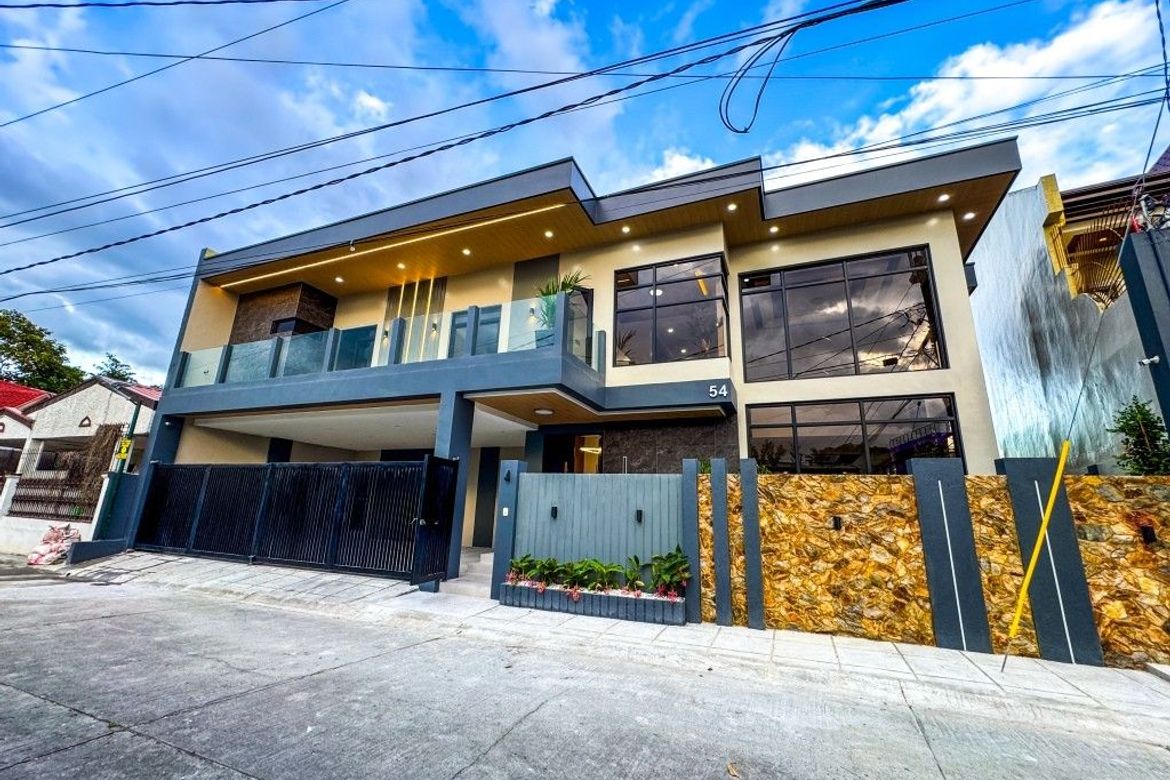 5 Bedroom House for Sale in BF Resort Village, Talon Dos, Las Piñas, Metro Manila