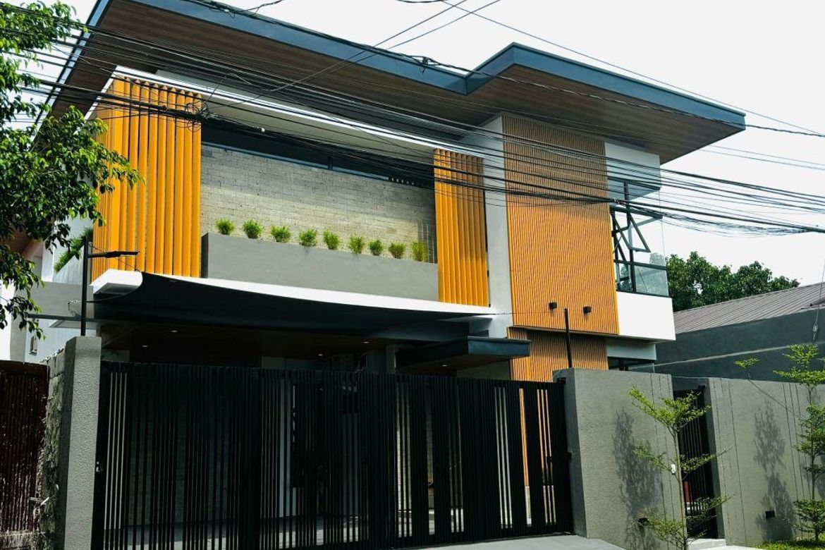 5 Bedroom House for Sale in BF Resort Village, Talon Dos, Las Piñas, Metro Manila