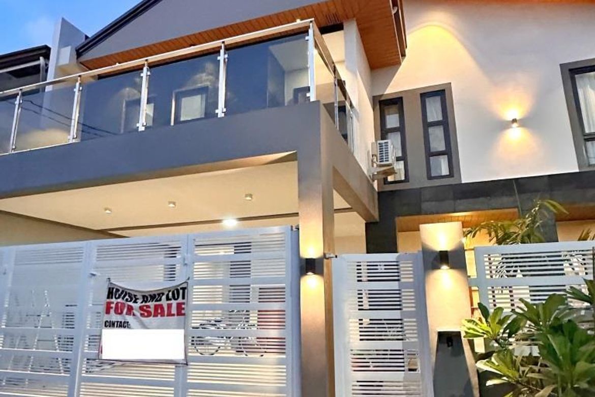 5 Bedroom House for Sale in BF Resort Village, Talon Dos, Las Piñas, Metro Manila