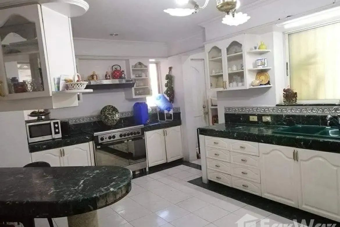 5 Bedroom House for Sale in BF Resort Village, Talon Dos, Las Piñas, Metro Manila – photo 3