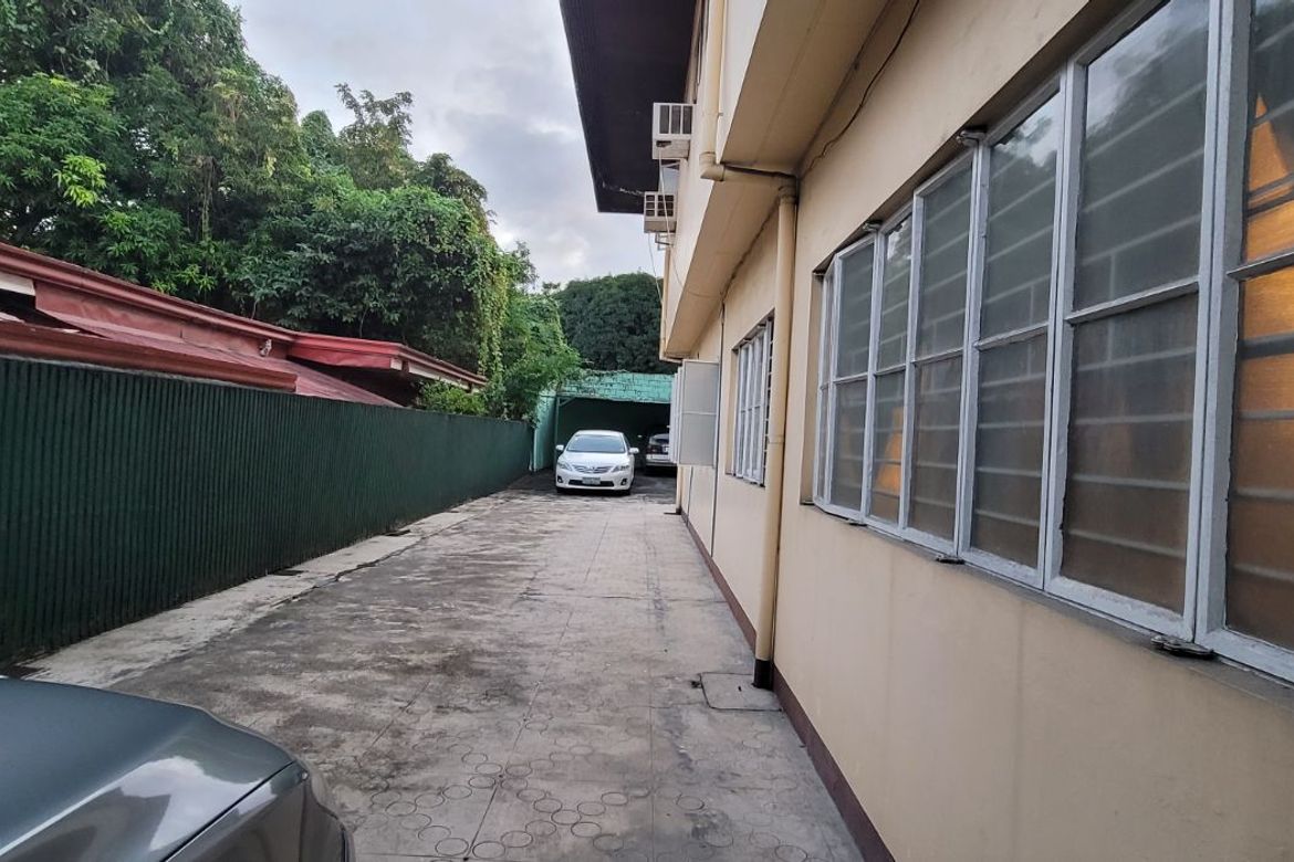 5 Bedroom House for Sale in Blue Ridge B, Quezon City, Metro Manila – photo 2