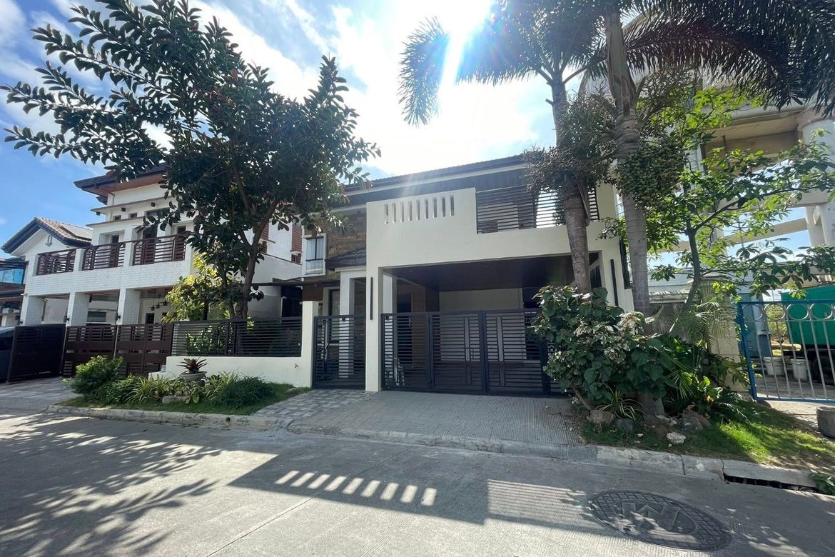 5 Bedroom House for Sale in Brentville International, Mampalasan, Biñan, Laguna