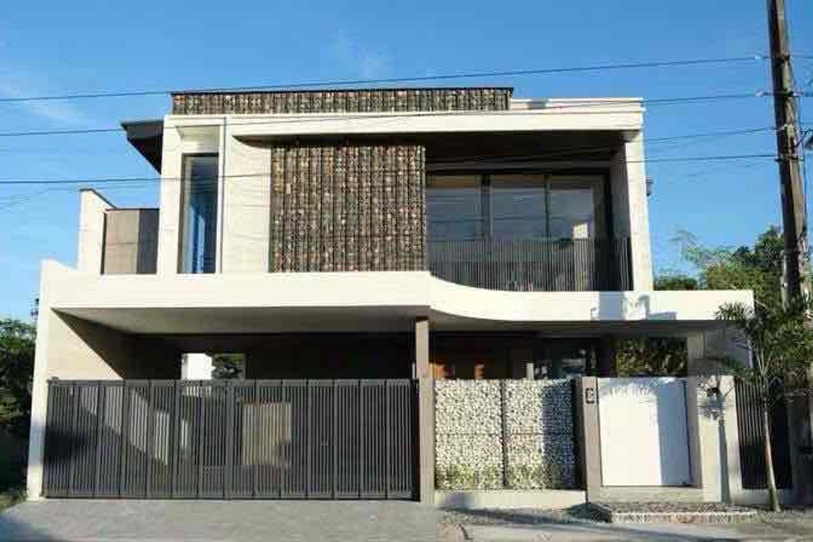 5 Bedroom House for Sale in Cabalantian, Bacolor, Pampanga