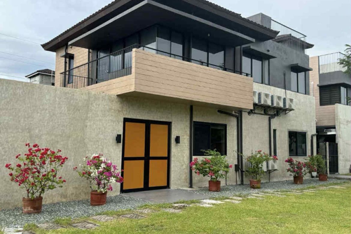 5 Bedroom House for Sale in Calubcub II, San Juan, Batangas