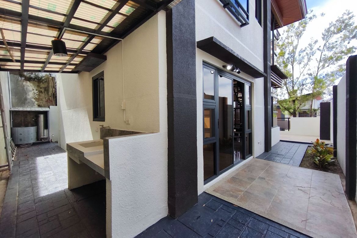 5 Bedroom House for Sale in Camp 7, Baguio, Benguet