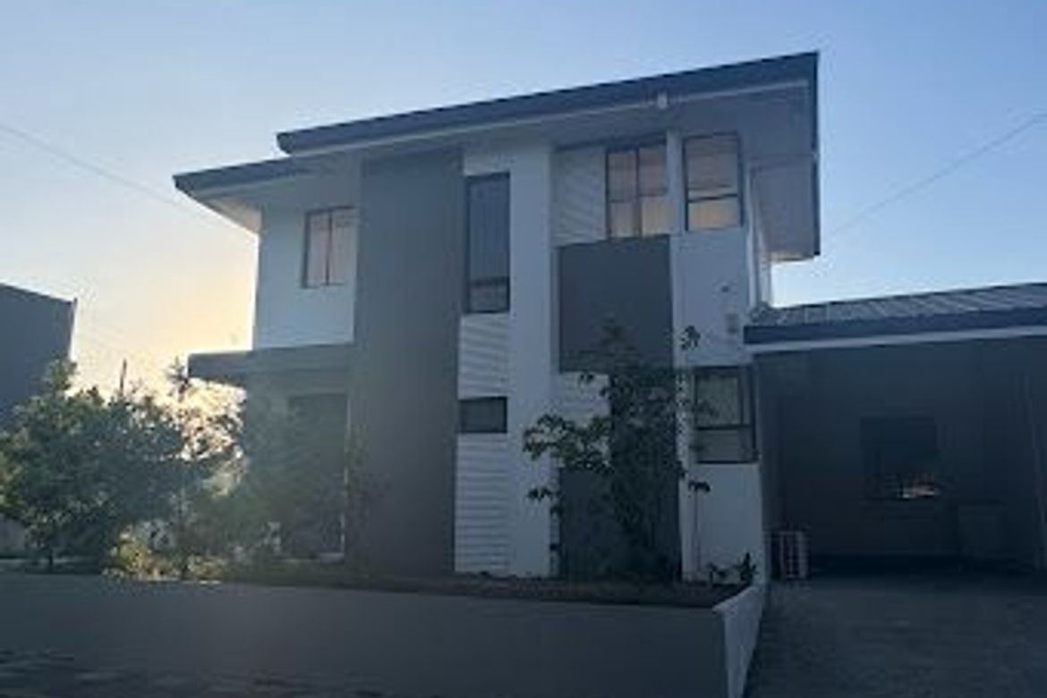 5 Bedroom House for Sale in Canlubang, Calamba, Laguna