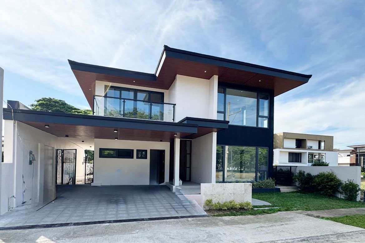 5 Bedroom House for Sale in Canlubang, Calamba, Laguna