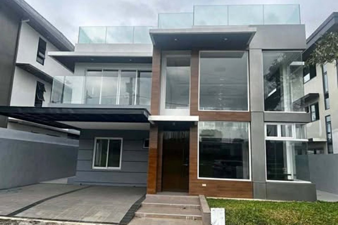 5 Bedroom House for Sale in Canlubang, Calamba, Laguna