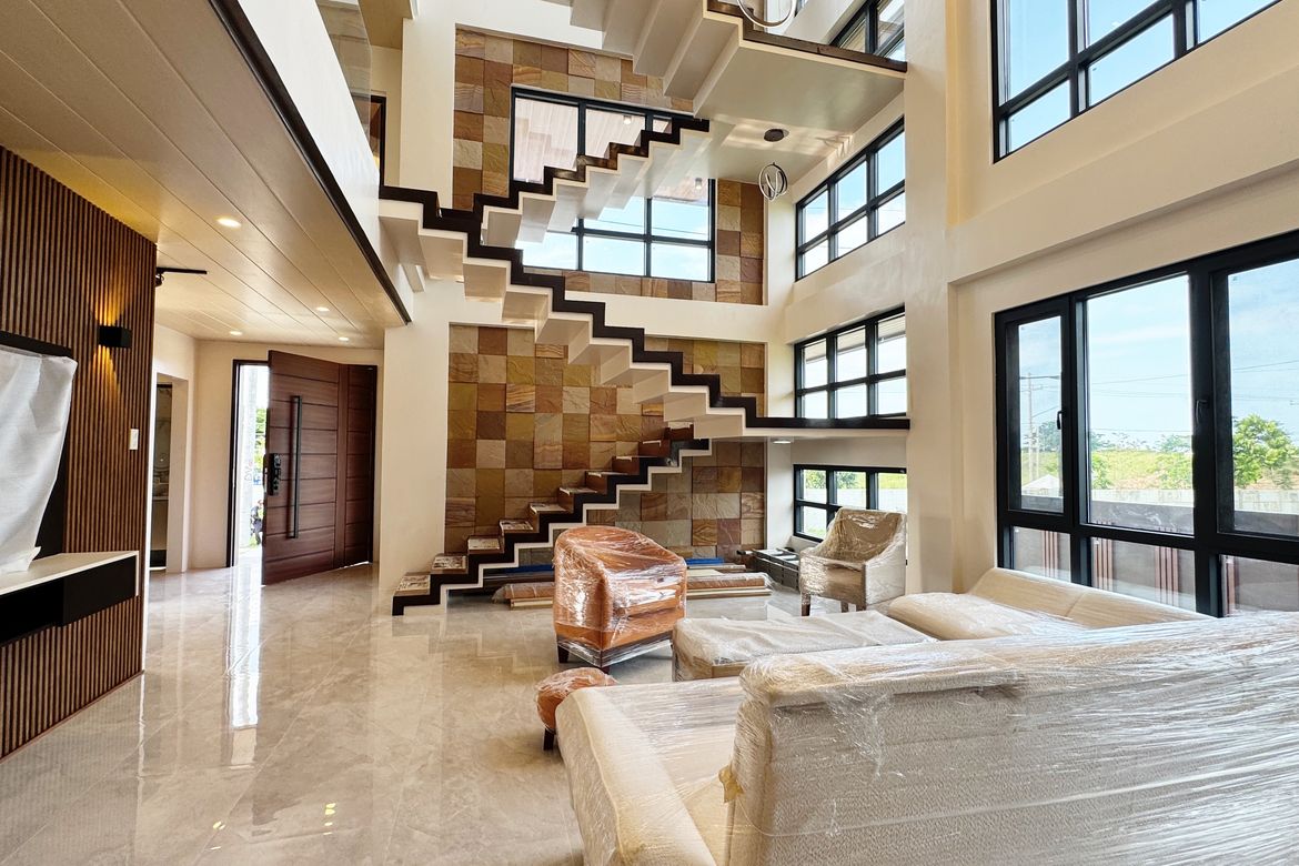 5 Bedroom House for Sale in Canlubang, Calamba, Laguna