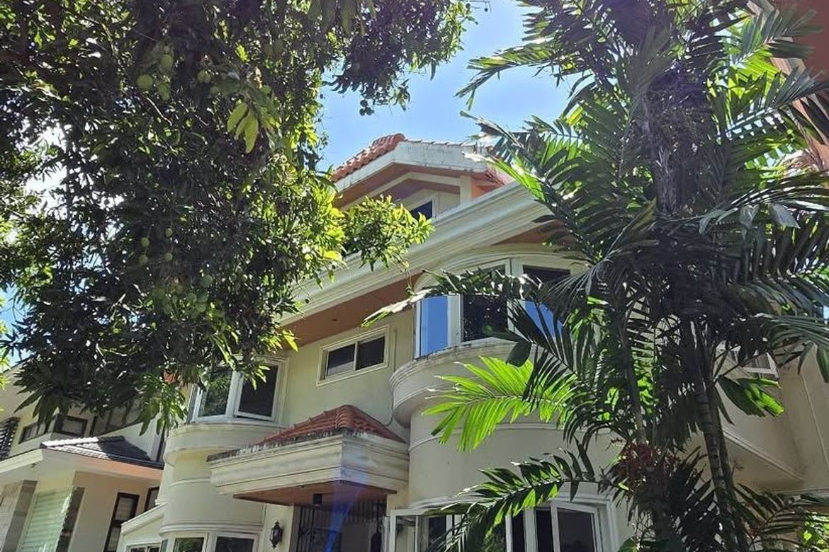 5 Bedroom House for Sale in Central, Quezon City, Metro Manila