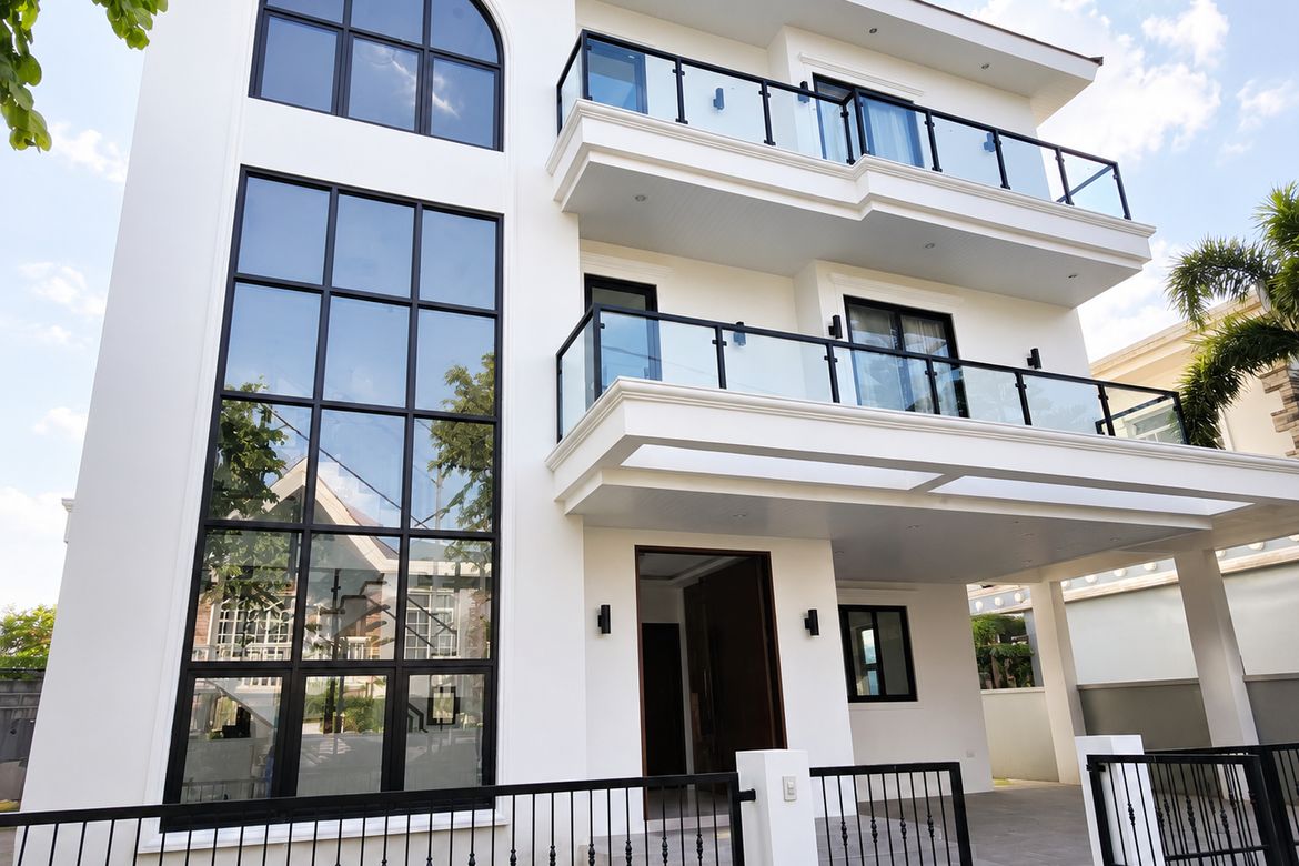 5 Bedroom House for Sale in Chateaux De Paris, Inchican, Silang, Cavite