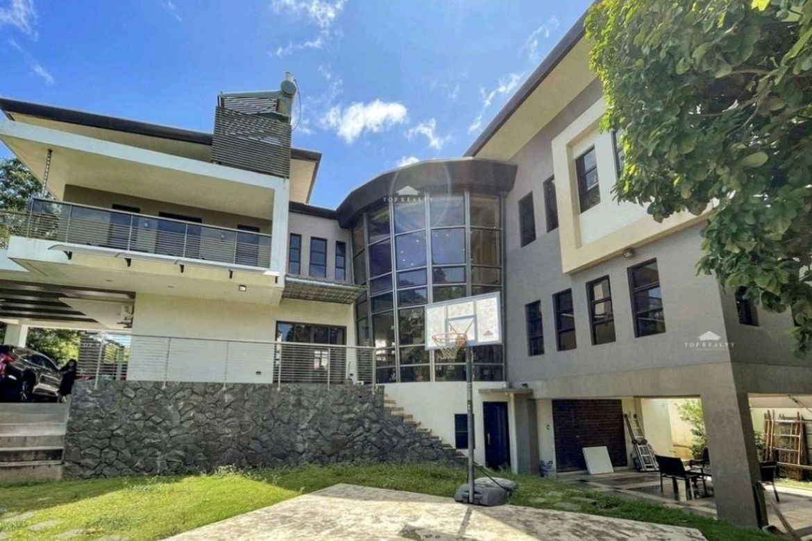 5 Bedroom House for Sale in Cuyambay, Tanay, Rizal
