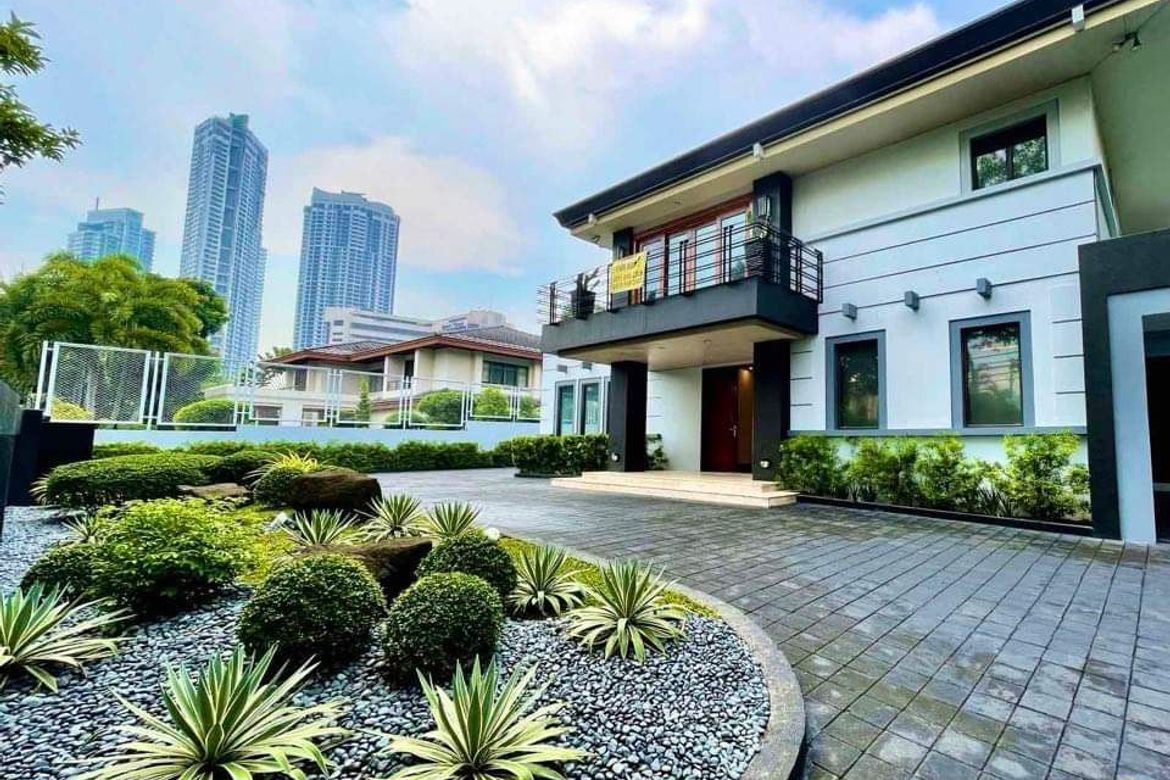 5 Bedroom House for Sale in Dasmariñas Village, Dasmariñas North, Makati, Metro Manila near MRT-3 Magallanes