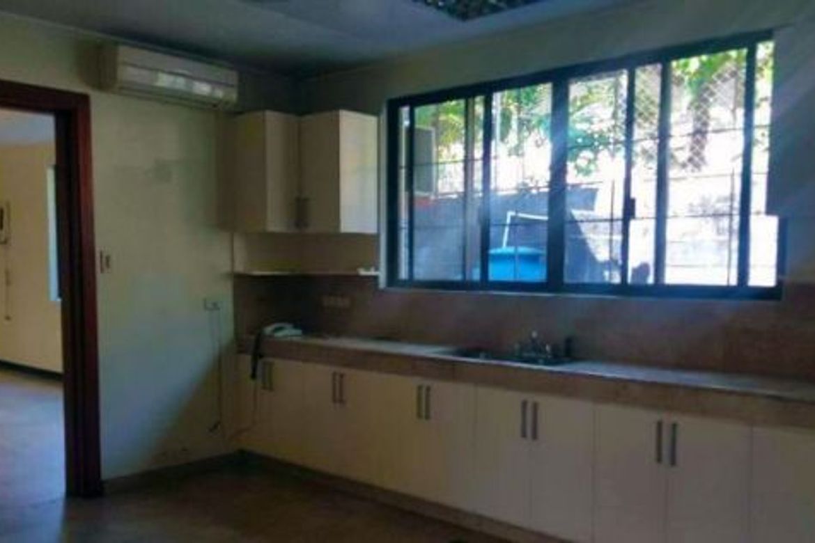 5 Bedroom House for Sale in Dasmariñas Village, Dasmariñas North, Makati, Metro Manila near MRT-3 Magallanes – photo 2