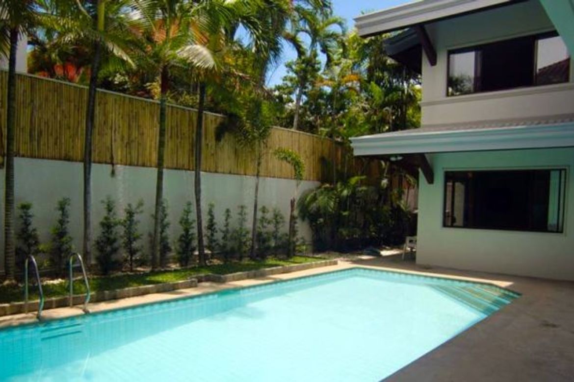 5 Bedroom House for Sale in Dasmariñas Village, Dasmariñas North, Makati, Metro Manila near MRT-3 Magallanes