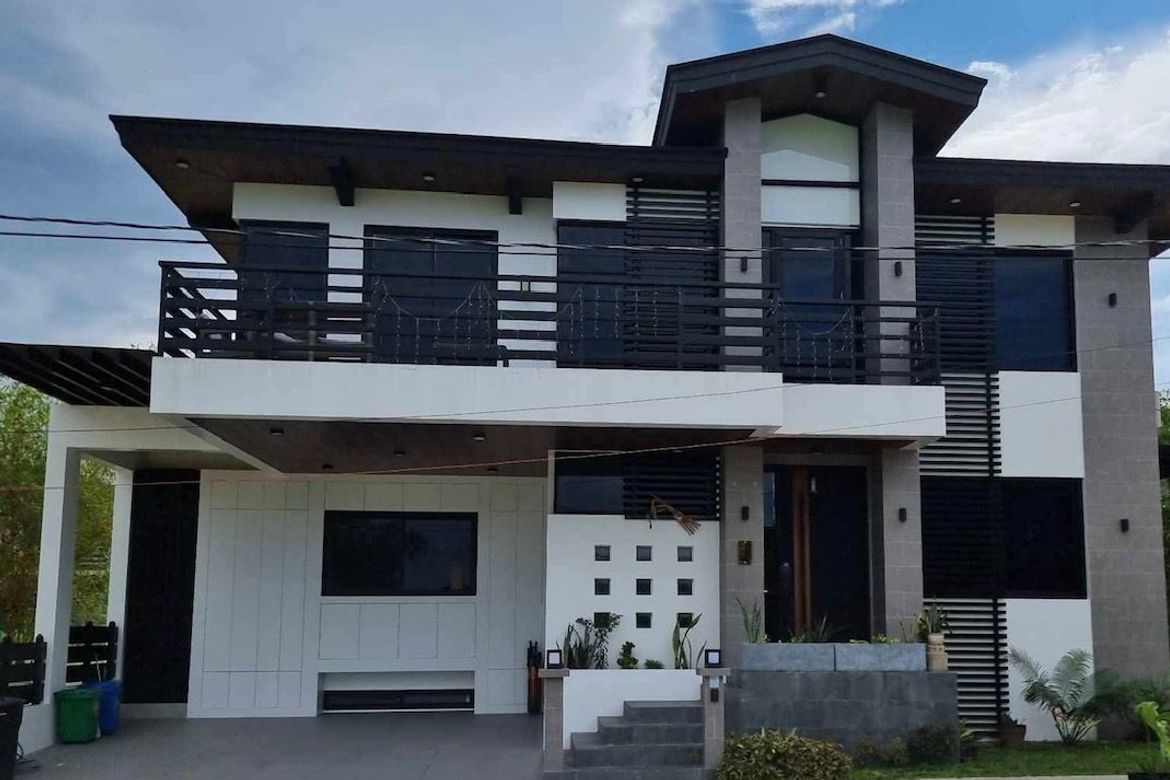 5 Bedroom House for Sale in Don Jose, Santa Rosa, Laguna