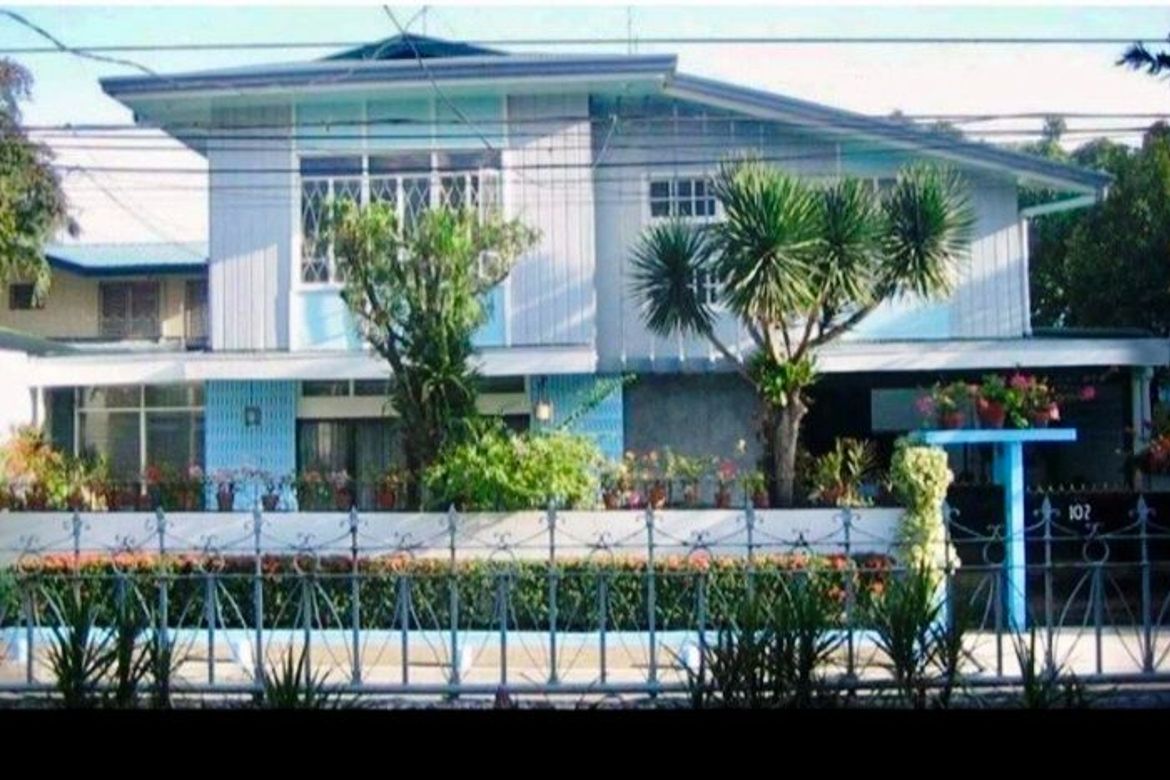 5 Bedroom House for Sale in East Kamias, Quezon City, Metro Manila near LRT-2 Araneta Center-Cubao