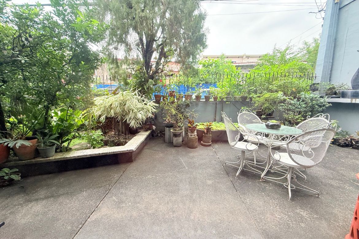 5 Bedroom House for Sale in East Kamias, Quezon City, Metro Manila near LRT-2 Araneta Center-Cubao – photo 2