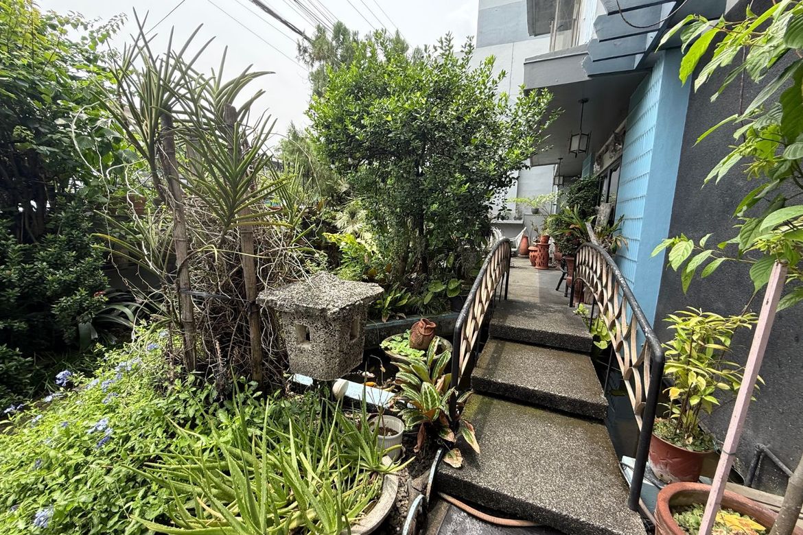 5 Bedroom House for Sale in East Kamias, Quezon City, Metro Manila near LRT-2 Araneta Center-Cubao – photo 3