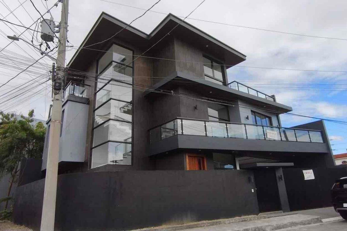 5 Bedroom House for Sale in Greenwoods Executive Village - Cainta, San Andres, Cainta, Rizal – photo 2