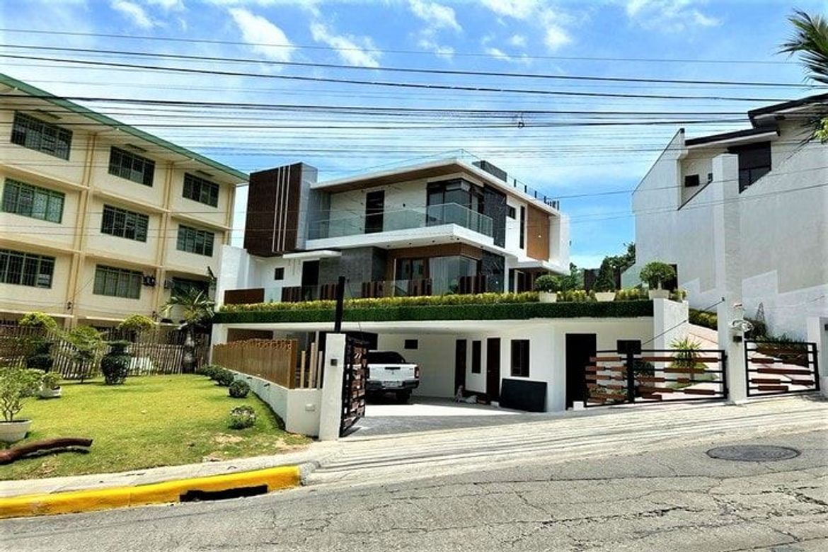 5 Bedroom House for Sale in Guadalupe, Cebu City, Cebu