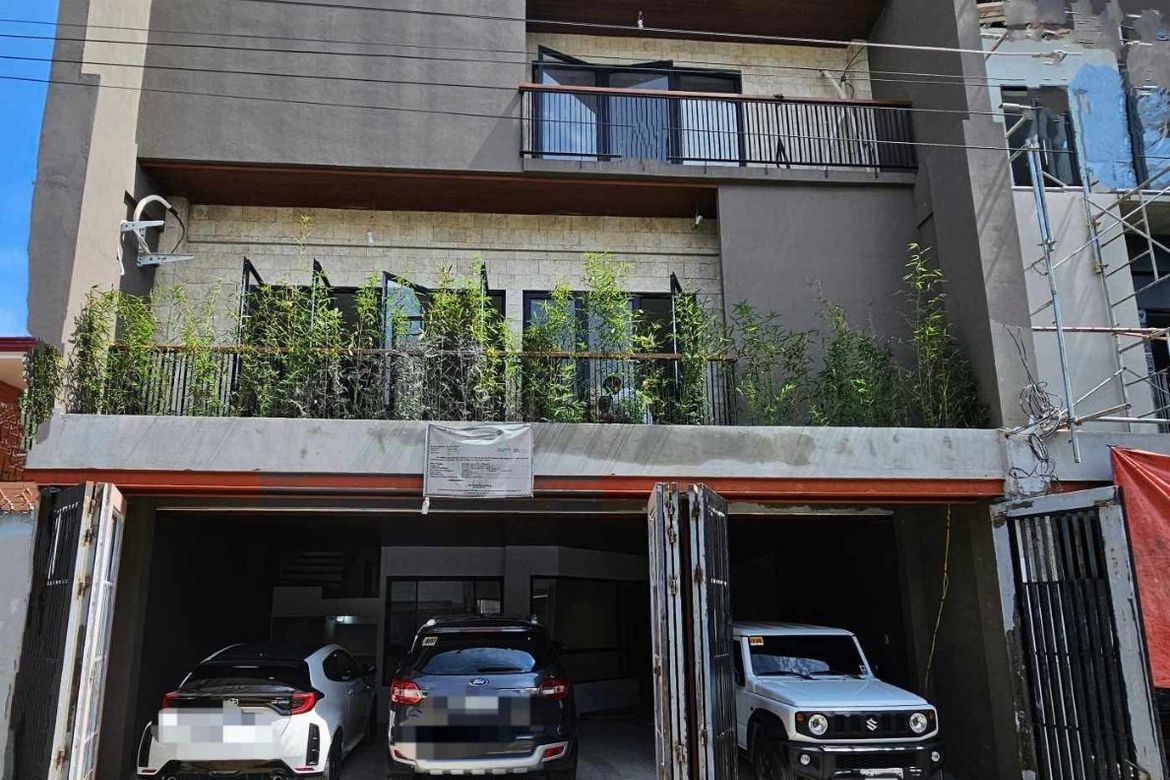 5 Bedroom House for Sale in Guadalupe, Cebu City, Cebu